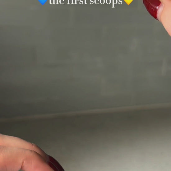 Masque BAR my iN.gredients Hyaluronic Acid Capsule Cream in an open glass jar, showing its blue gel-cream and hydrating capsules, a vegan, fragrance-free moisturiser with hyaluronic acid, niacinamide and shea butter for dry, mature, dehydrated skin.