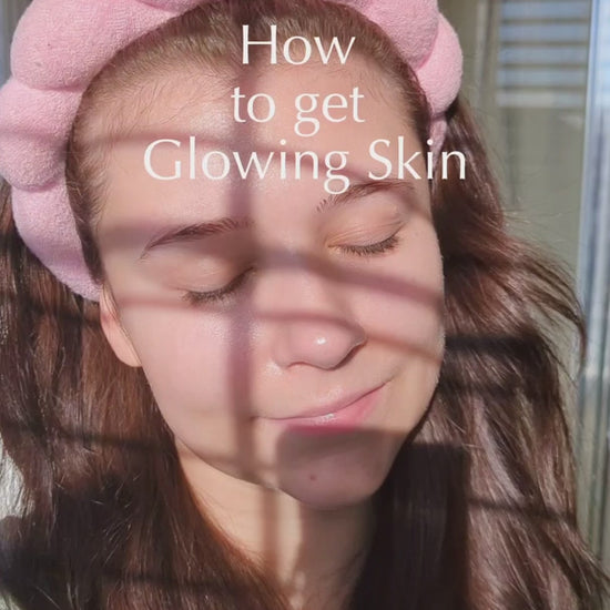 Masque BAR my iN.gredients Hyaluronic Acid Capsule Cream in an open glass jar, showing its blue gel-cream and hydrating capsules, a vegan, fragrance-free moisturiser with hyaluronic acid, niacinamide and shea butter for dry, mature, dehydrated skin.